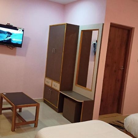 Hotel Aarthi Residency à Karaikkudi Extérieur photo