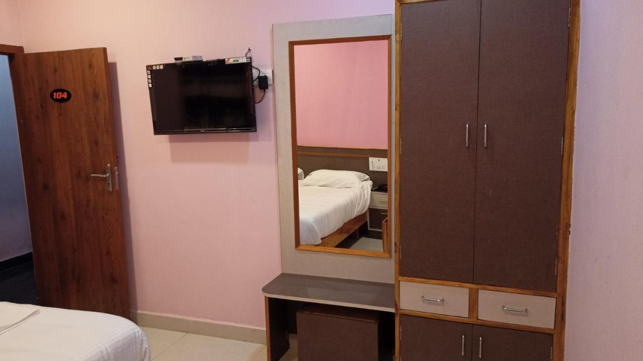 Hotel Aarthi Residency à Karaikkudi Extérieur photo