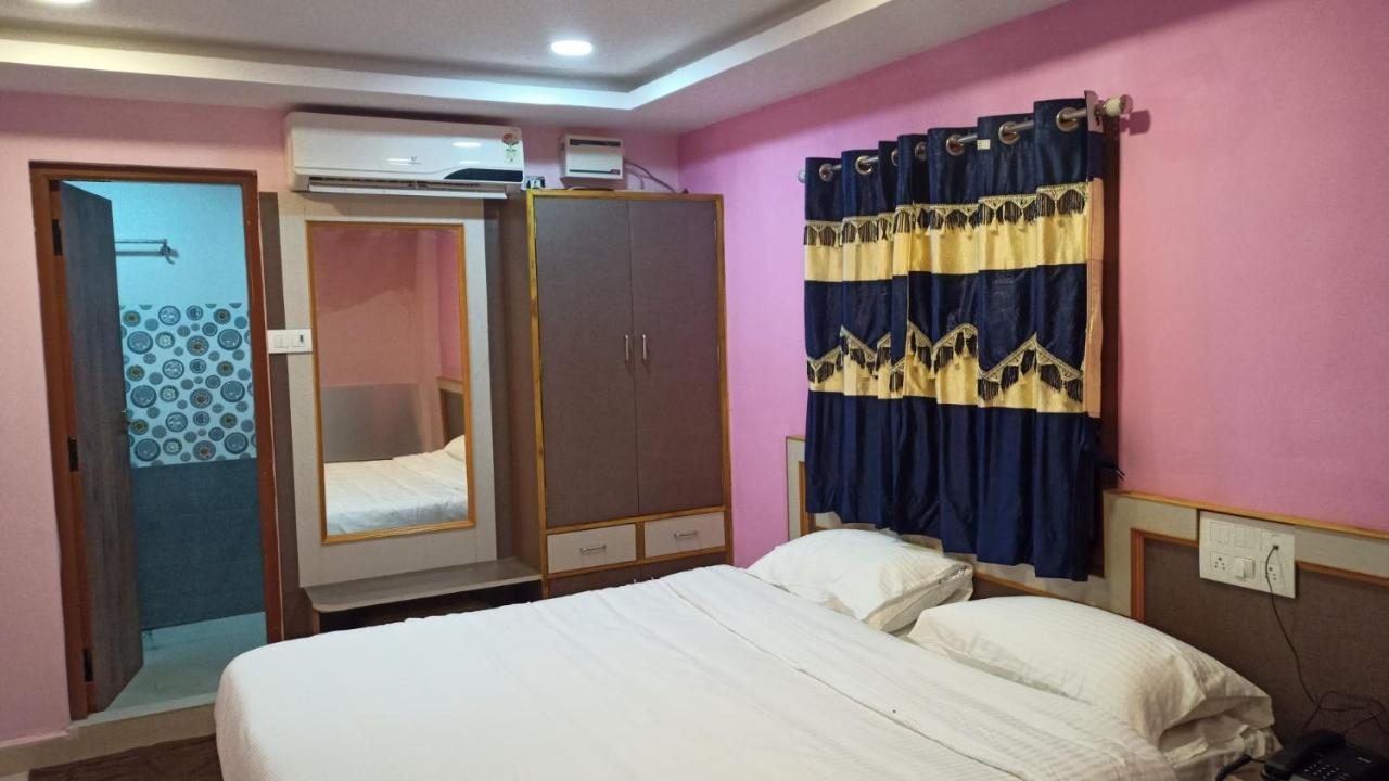 Hotel Aarthi Residency à Karaikkudi Extérieur photo