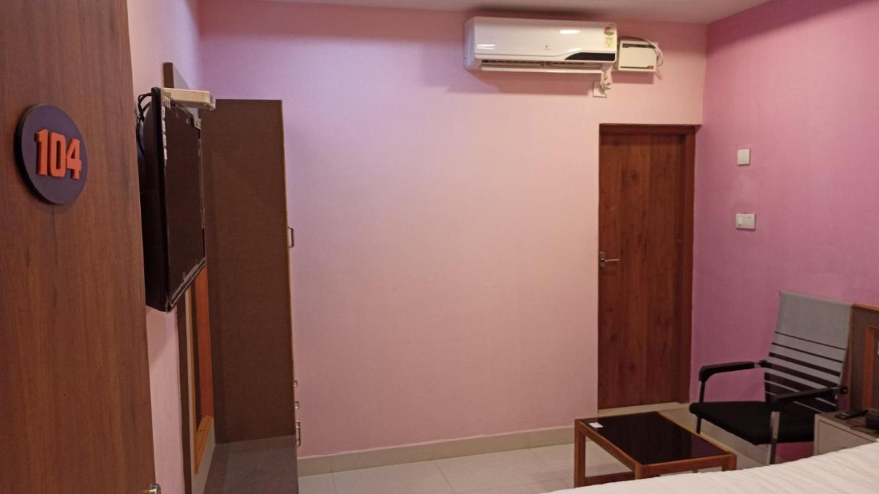 Hotel Aarthi Residency à Karaikkudi Extérieur photo