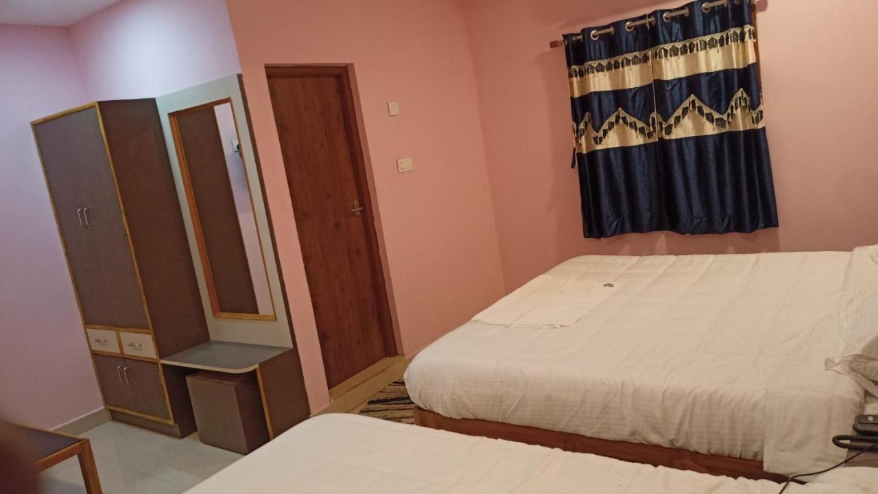 Hotel Aarthi Residency à Karaikkudi Extérieur photo