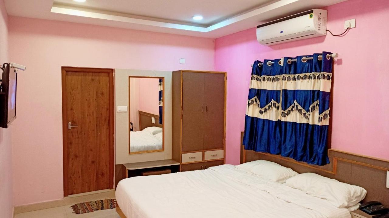 Hotel Aarthi Residency à Karaikkudi Extérieur photo