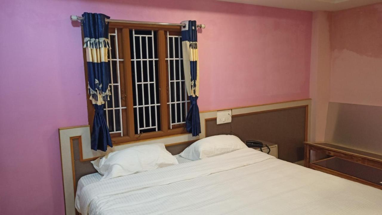 Hotel Aarthi Residency à Karaikkudi Extérieur photo