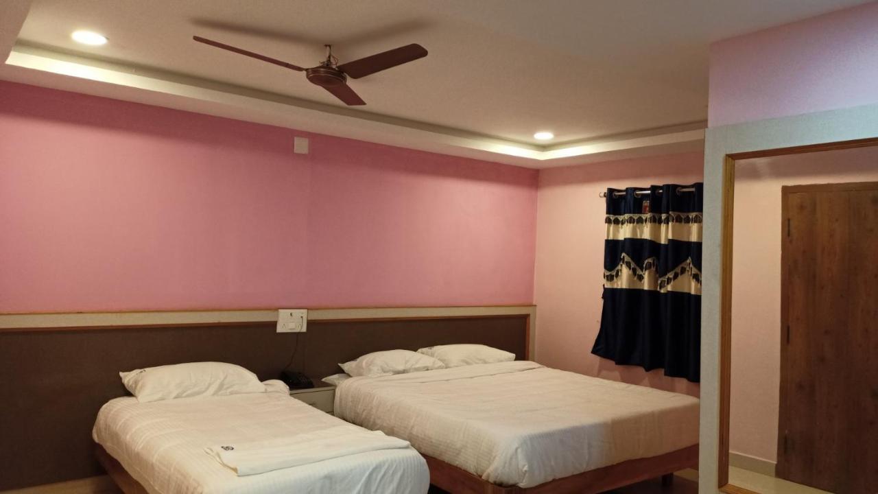 Hotel Aarthi Residency à Karaikkudi Extérieur photo